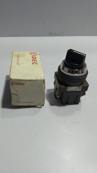 IDEC Izumi ASN 311 Selector Switch - 2 position BS010E