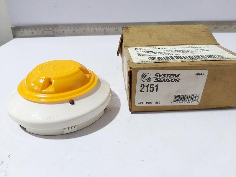 SYSTEM SENSOR 2151 LOW PROFILE PHOTOELECTRONIC PLUG IN SMOKE DETECTOR