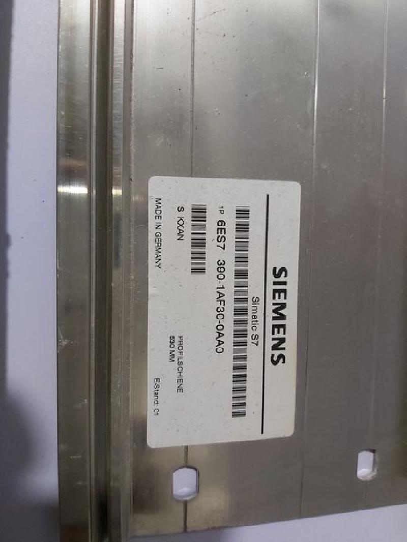 SIEMENS 6ES7390-1AF30-AA0 SIMATIC SECTIONAL RAIL PROFILSCHINE 530MM