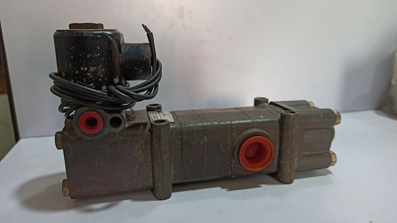 Wabco Pilotair Valve 1/2D PD40020-6498 L20 - Solenoid valve 12Watts 22VA 150PSI