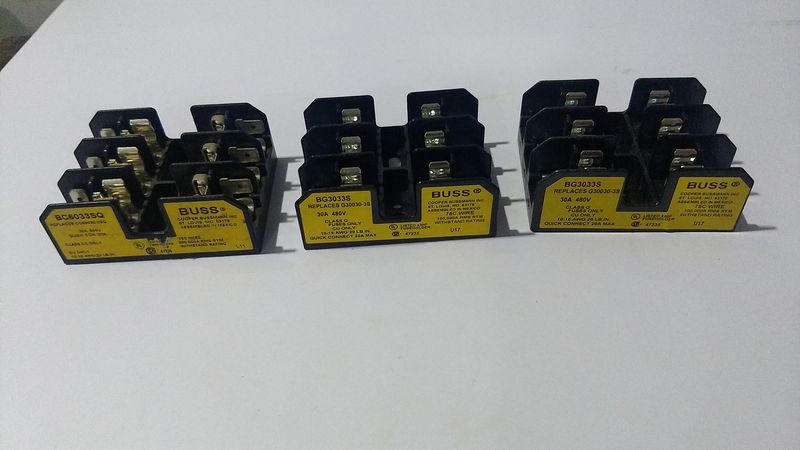 Buss Cooper Bussmann Inc. FUSE BLOCK BC3033S -2 pcs / BC6033SQ -1pc - 3pcs