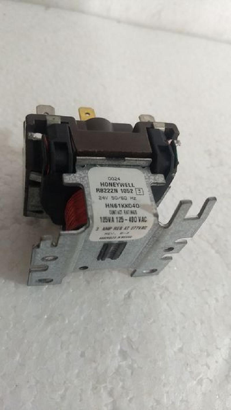 Honeywell R8222N 1052 - HN 61KK 040 Pilot Duty Relay 125VA Coil Volt 24V 50/60HZ