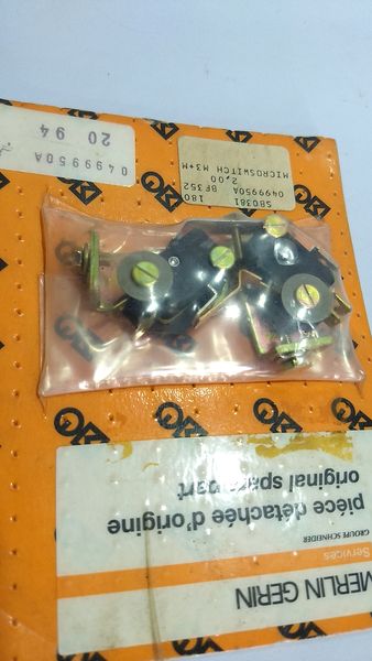 Merlin Gerin - Parts - Micro Switch M3+M - SB0381 - 0499950A - BF352 - 2 pcs