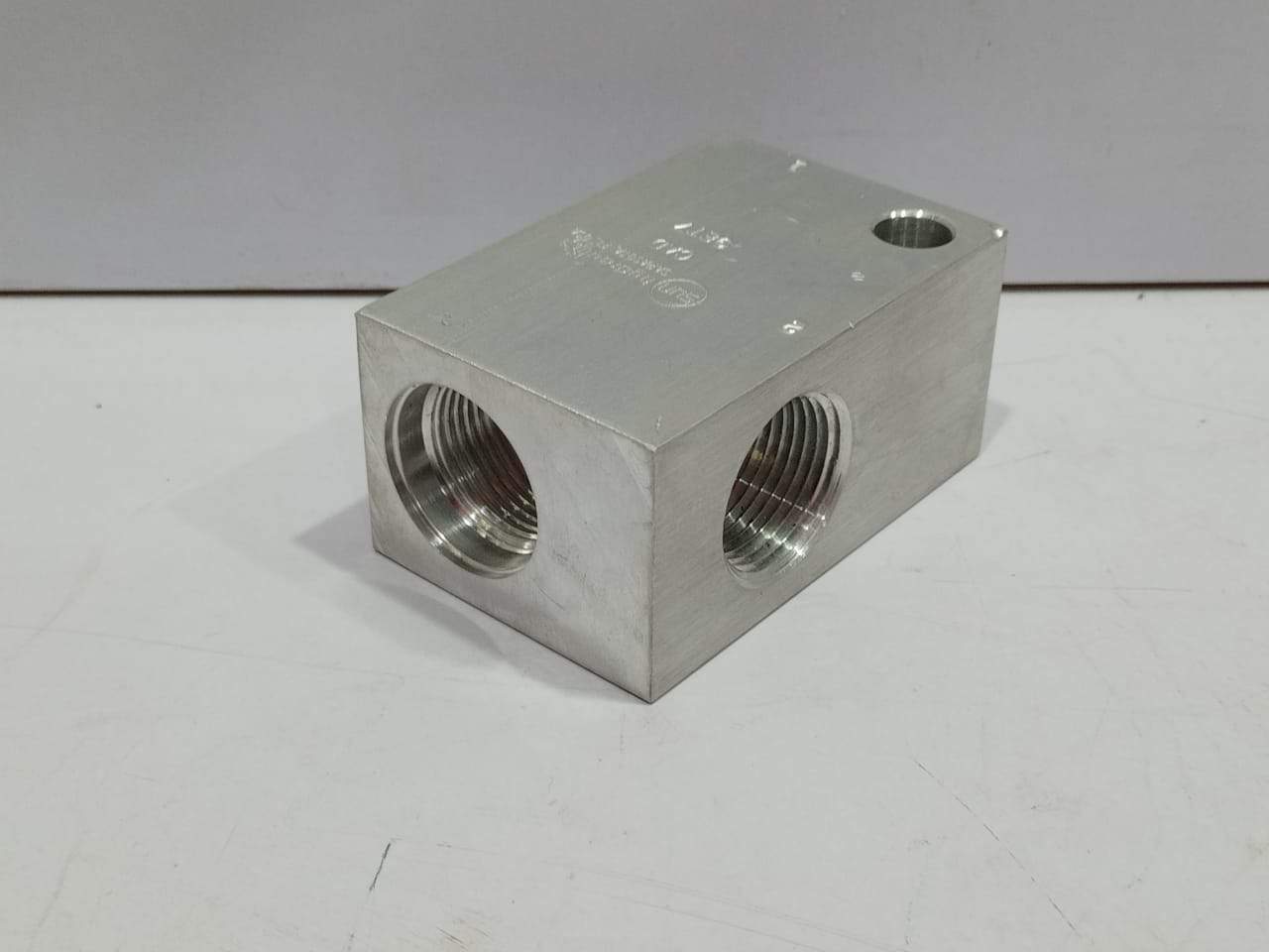 Sun Hydraulics CAD 9ET7 Valve Block