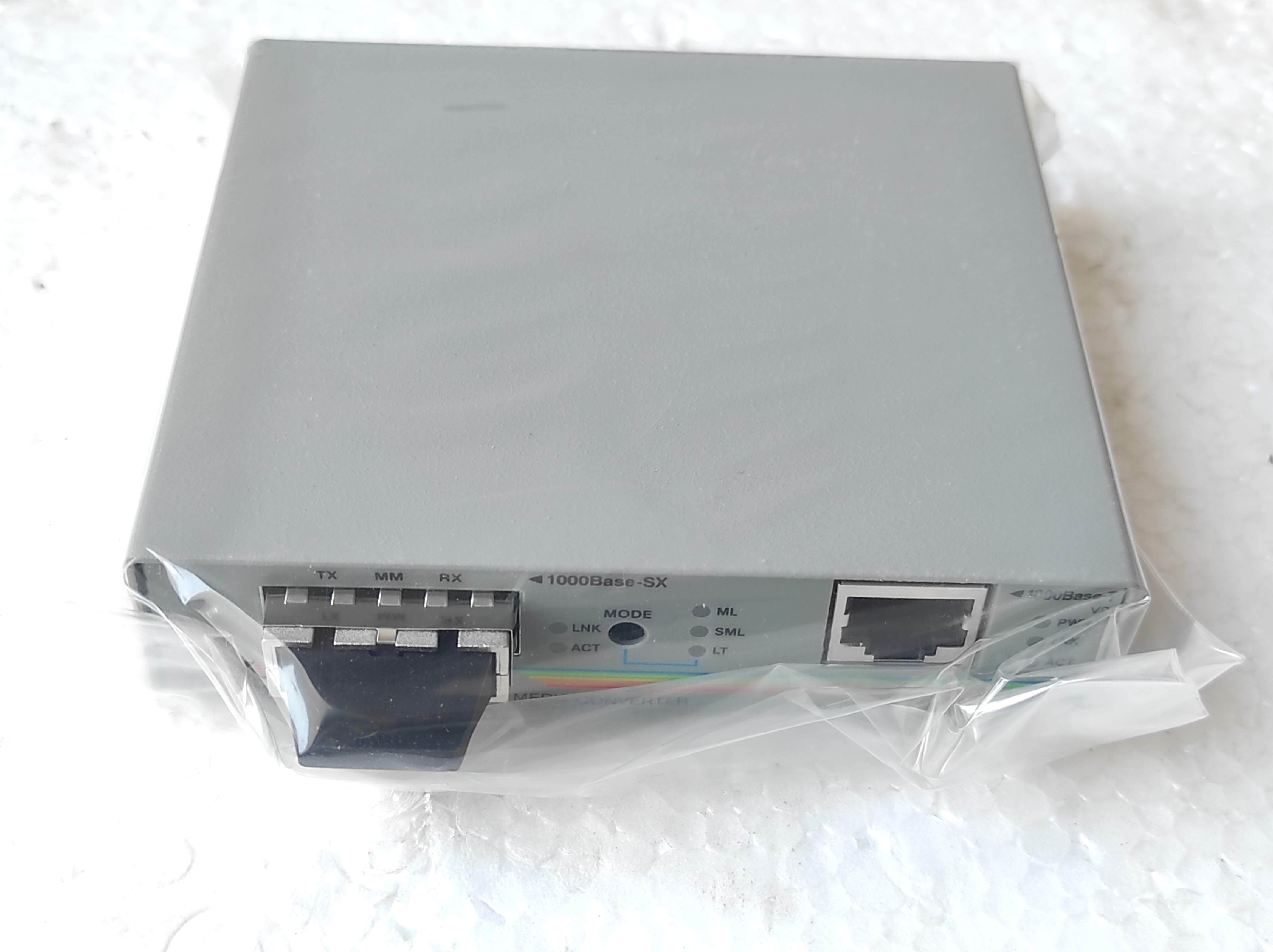 Allied Telesyn 990-001045-20 AT-MC1004-20 Media Converter