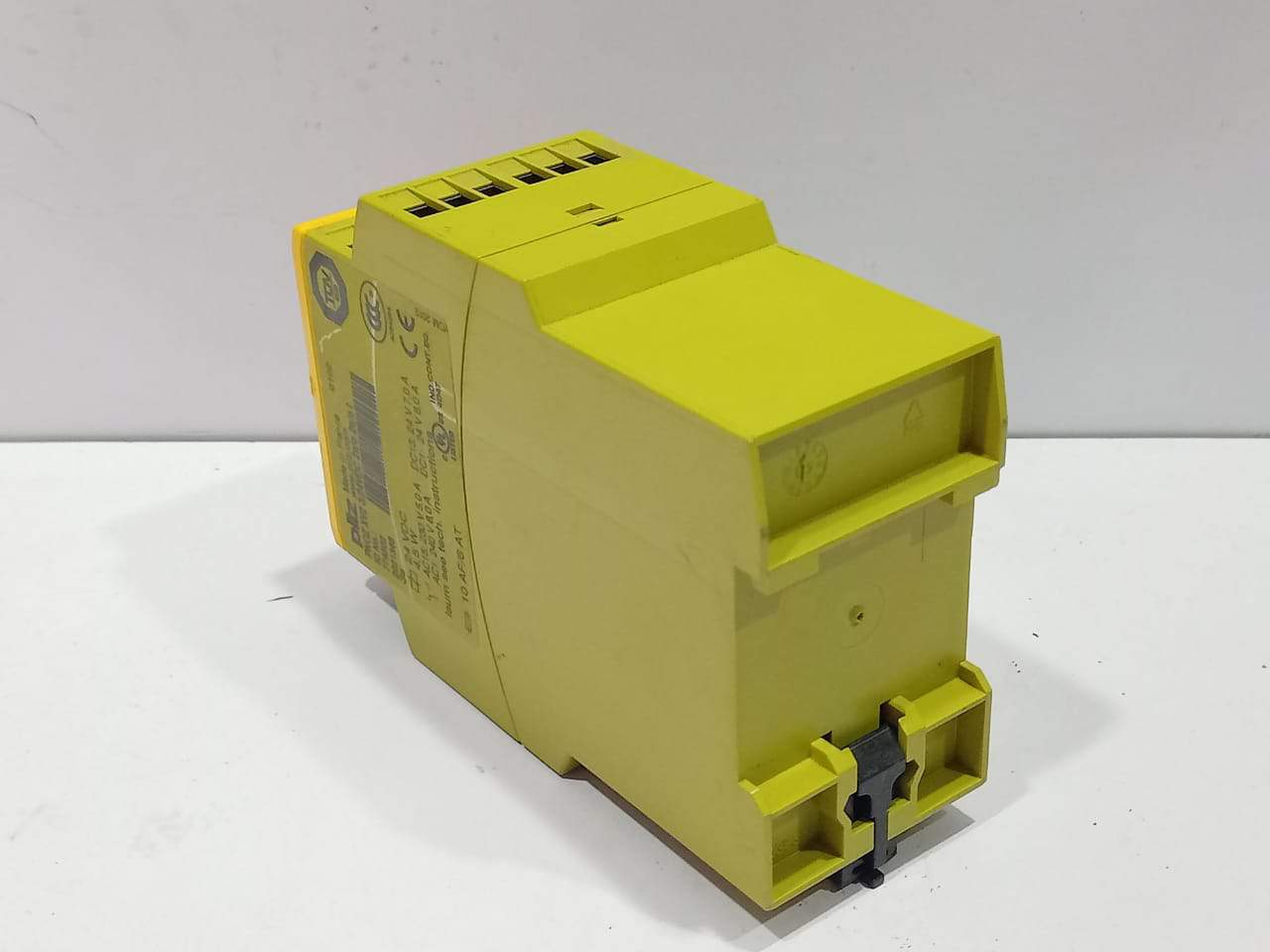 Pilz PNOZ XV2 3_24VDC 2n_o 2n_0t Time Monitoring Safety Relay