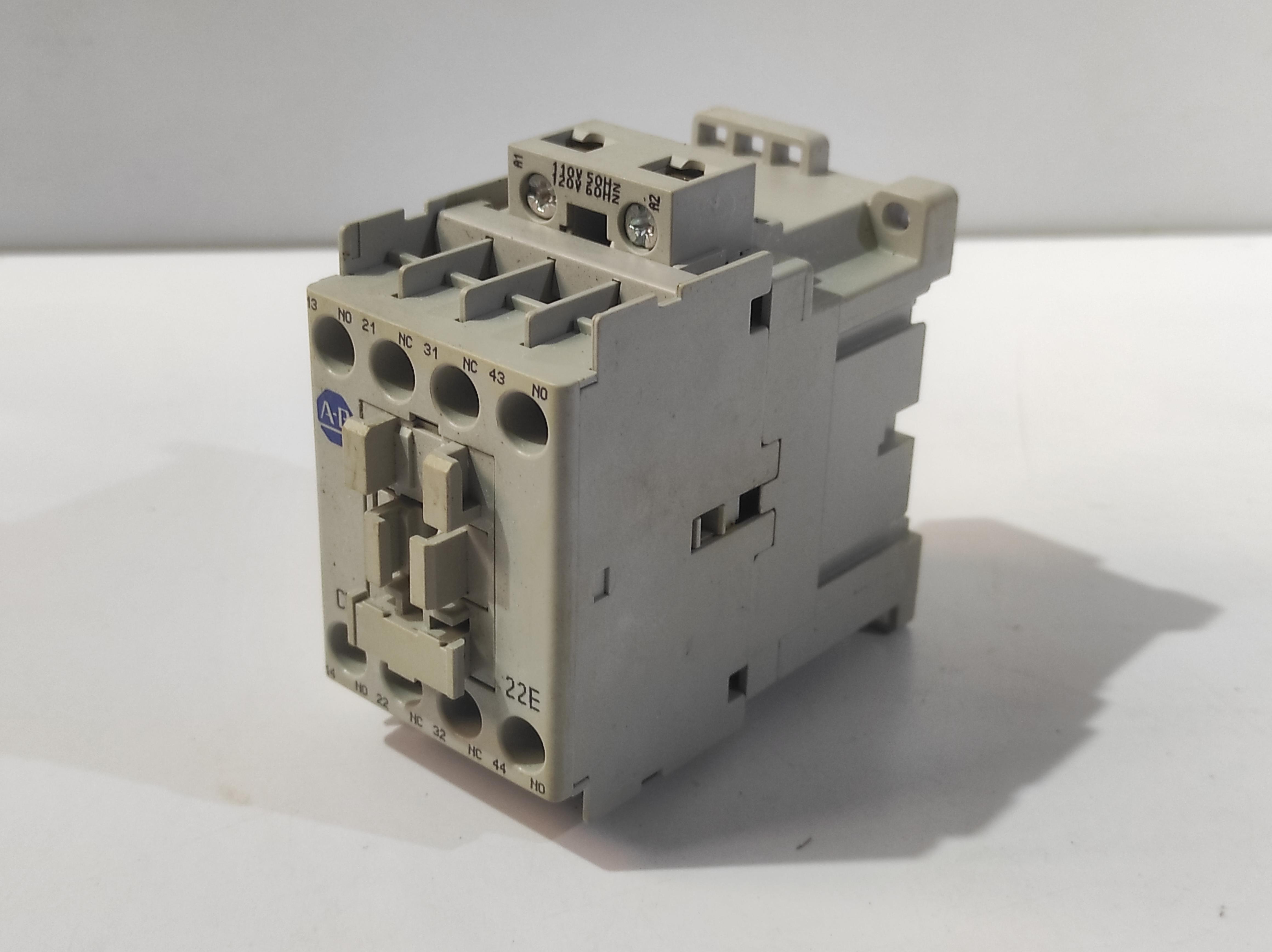 Allen Bradley 700-CF220D Ser A Control Relay