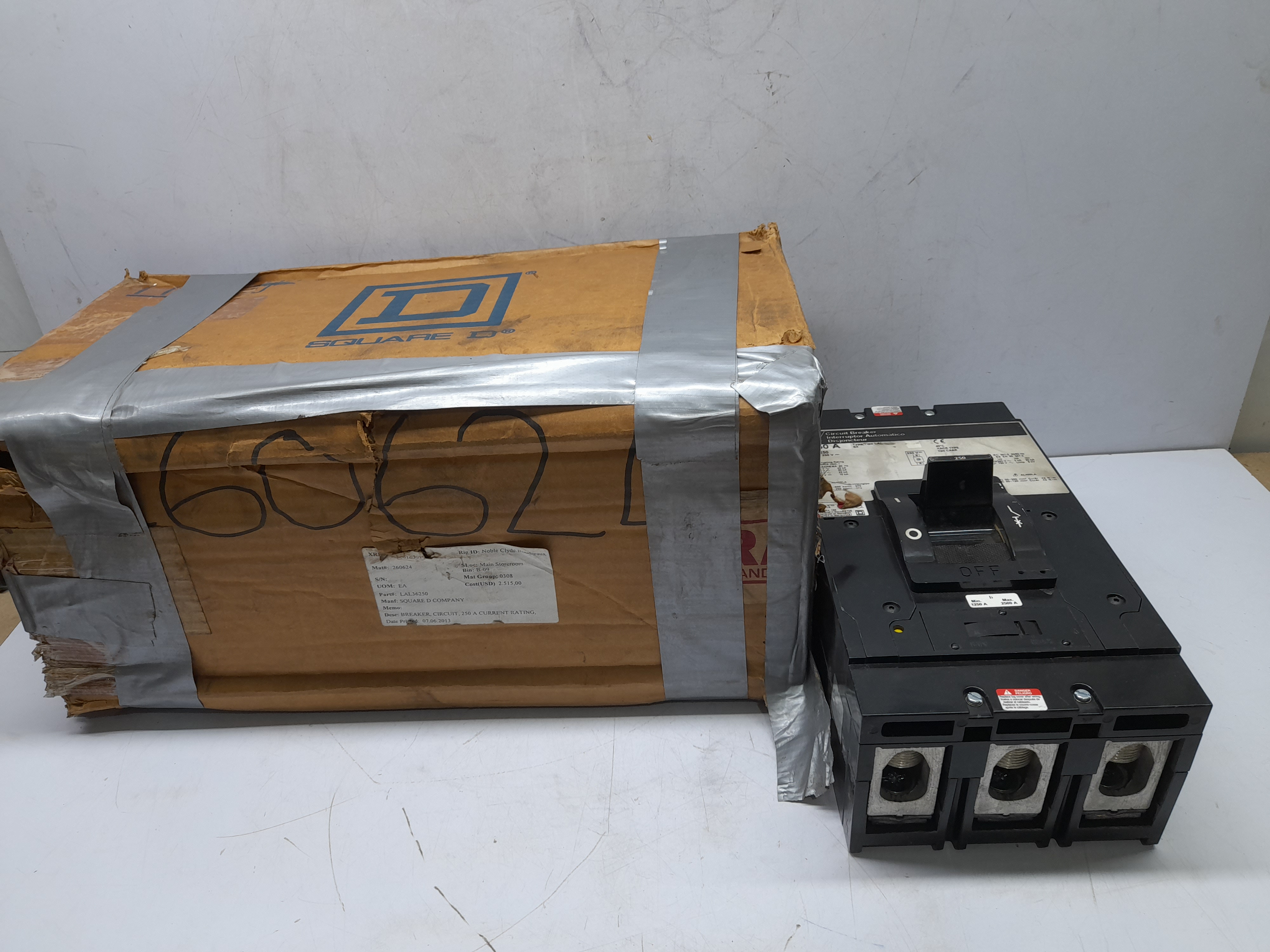 Square D LAL36250 Circuit Breaker 250A 3P 600VAC 250VDC 50_60Hz Type LAL S4