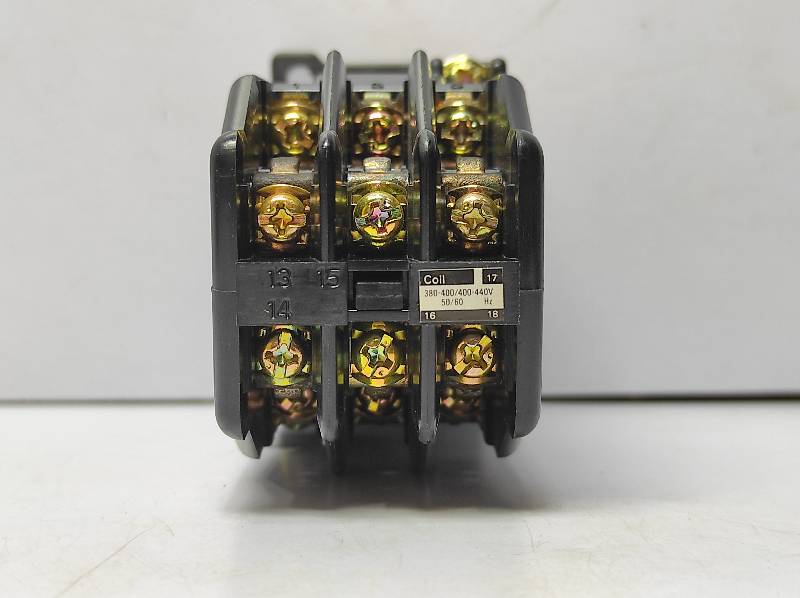 Fuji Electric SRC50-2U/X (4a2b) Auxiliary Relay 380-400V50Hz 400-440V60Hz