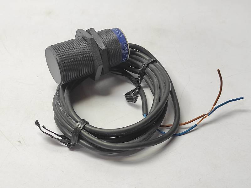 Telemecanique XS4P30MB230 Proximity Sensor Switch