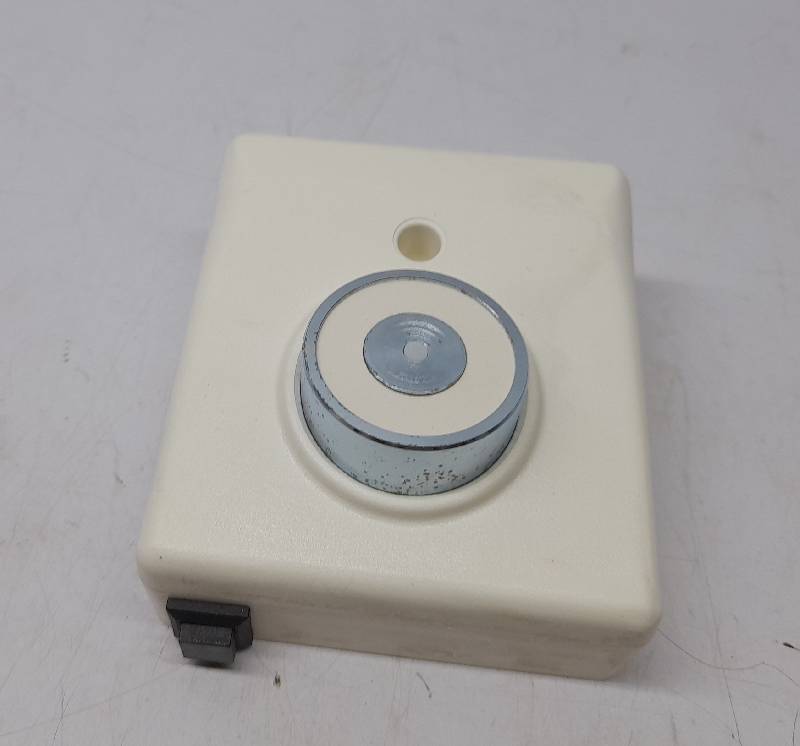 Gepfire Tyco 3-87-0352 Door Holder & Keeper Plate 230VAC White Surface Mount 3-87-0373