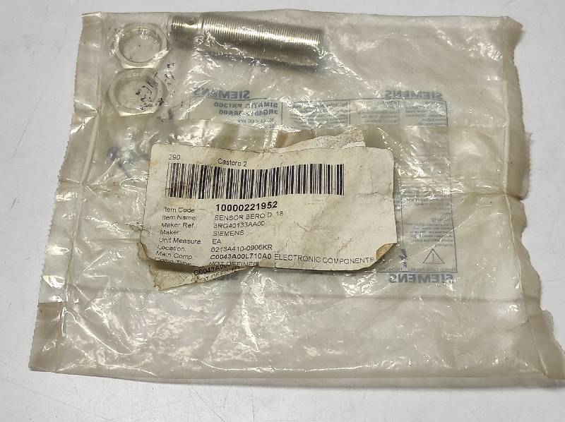 Siemens Simatic PXI300 3RG4013-3AA00 Inductive Proximity Switch 3RG40133AA00