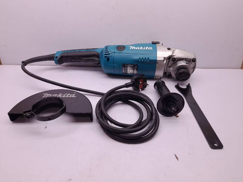 Makita GA7020 Angle Grinder 7” 230-240V~ 9.6A 50-60Hz 2200W n8500/min ?180mm