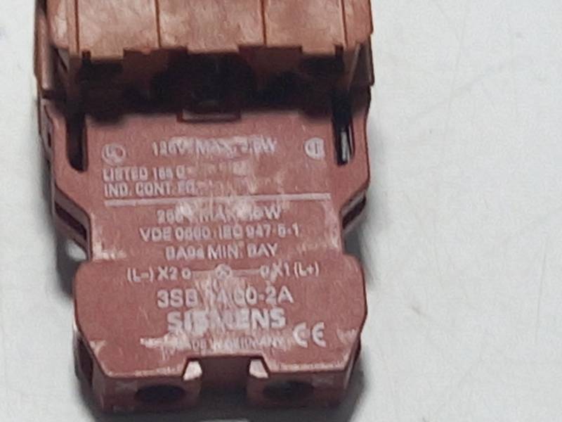 SIEMENS 3SB1400-2A CONTACT BLOCK LAMP HOLDER