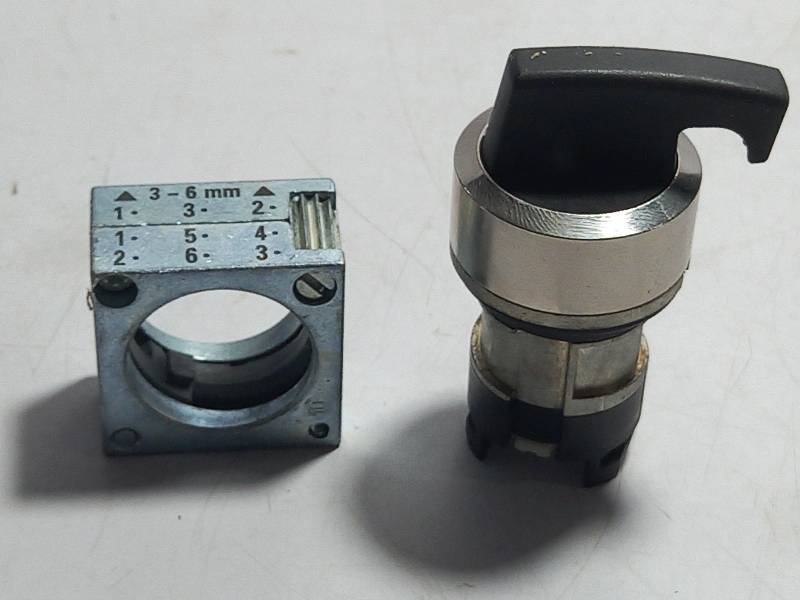 Siemens 3SB35003QA11 Selector Switch