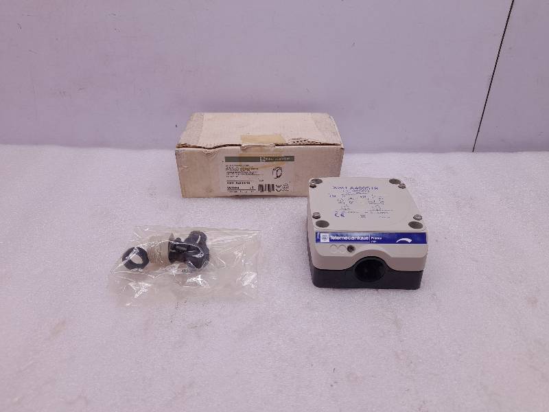 Telemecanique  XSD-A400519  Inductive proximity sensor  24…240V  5…500 ma 