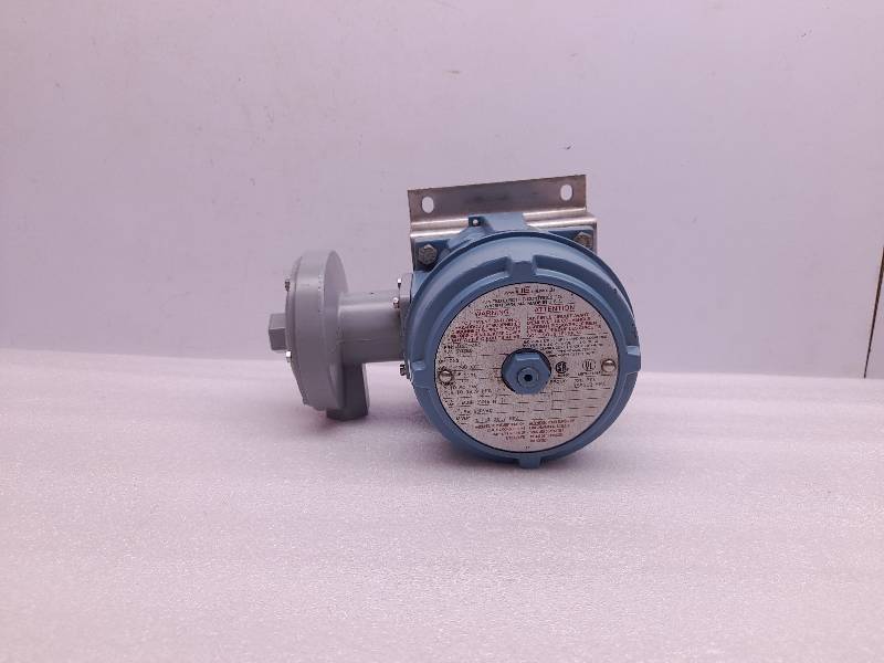 United Electric J120-451 79386 Pressure Switch