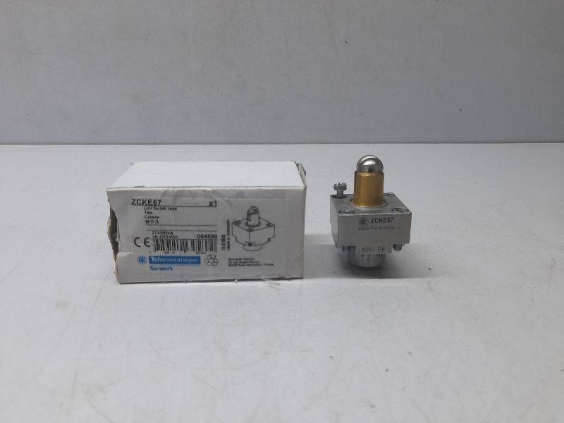 Telemecanique ZCKE67AB Limit Switch Head / ZCKE67 /8B 1624 /525-00-0052