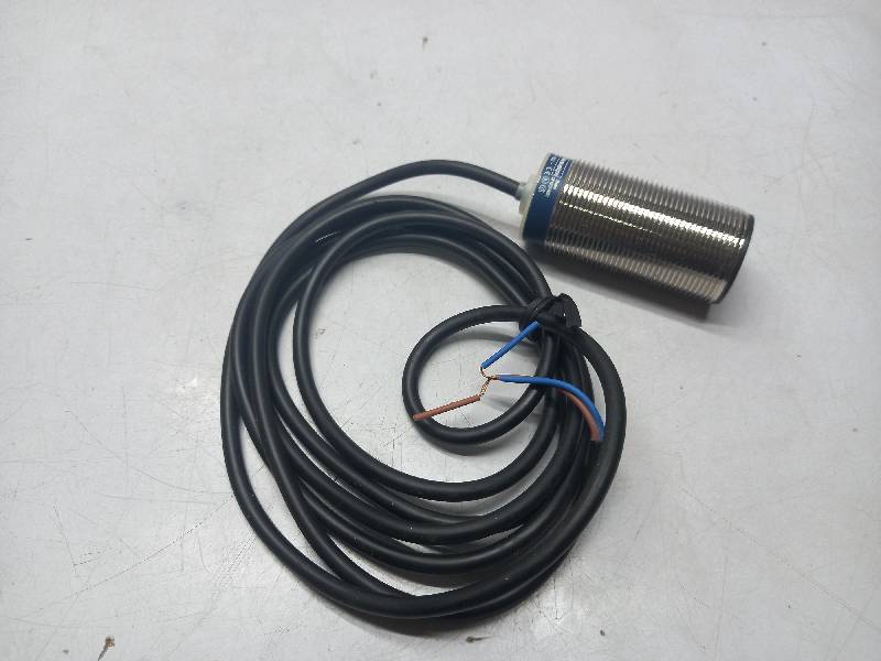 Telemecanique XS1M30MA230  Inductive Proximity Switch