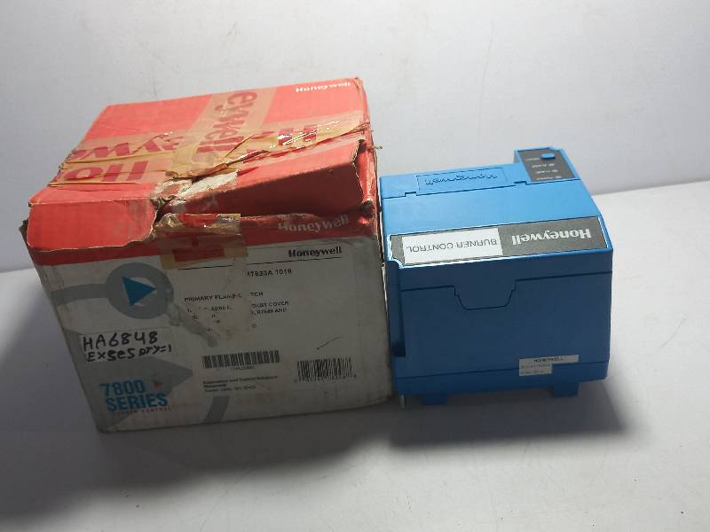 Honeywell RM7823 A 1016 Burner Control / 120 VAC 50/60Hz / RM7823A1016