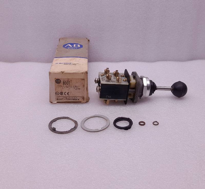 Allen-Bradley 800T-T2H1NNXX  Toggle Switch  2-Way Type 13