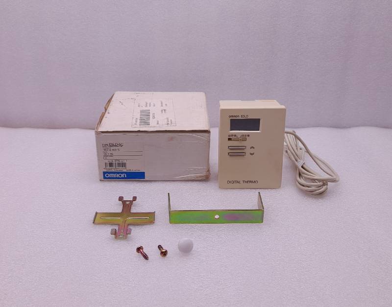 Omron E5LD-5C  Digital ThermoController  Temp Range: -40.0 to 40.0 C  100V AC