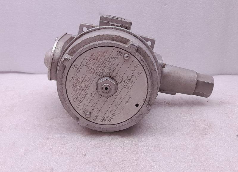 United Electric Controls 614  Pressure Switch  15AMPS 480VAC