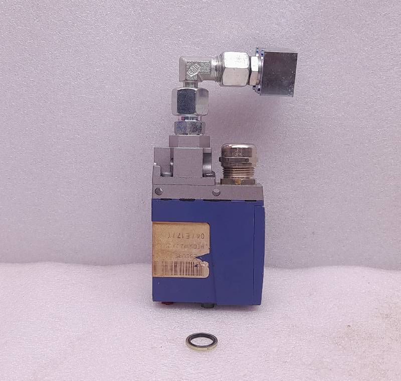 Telemecanique XMLB300D2S11  Pressure Switch  600V AC15  240V 1.5A