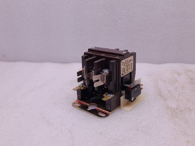 Hobart 121926-1  Contactor Assy  Typ: 30E0301  3Pole  Coil: 208/240VAC 50-60Hz