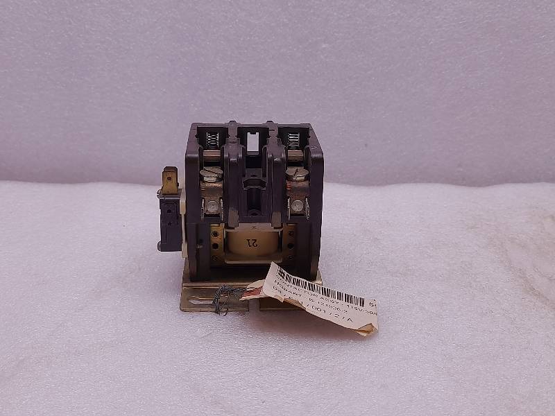 Essex 154-CIB4  Heavy Duty Contactor  Hobart B121926-2  3Pole  115V 50-60Hz